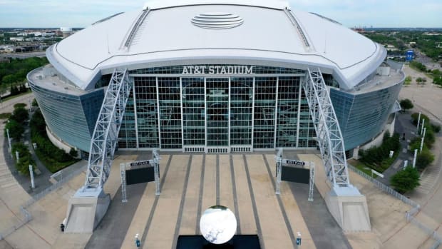 att stadium overhead 